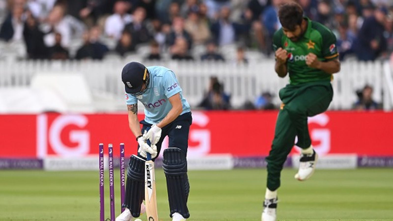 Champions Trophy 2025:  इंग्लैंड की टीम में पाकिस्तानी खिलाड़ी के बेटे की अचानक हुई एंट्री, तेज गेंदबाज को किया रिप्लेस  Champions Trophy 2025:  इंग्लैंड की टीम में पाकिस्तानी खिलाड़ी के बेटे की अचानक हुई एंट्री, तेज गेंदबाज को किया रिप्लेस