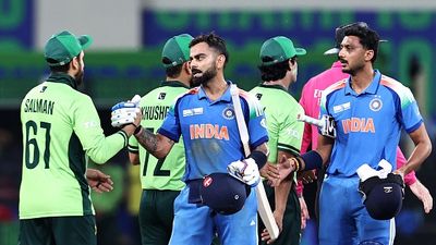 Champions Trophy 2025: भारत के हाथों हार के बाद बर्बादी की कगार पर पहुंचा पाकिस्तान क्रिकेट बोर्ड! स्पॉन्सर गंवाने का मंडराया खतरा SportsTak Hindi