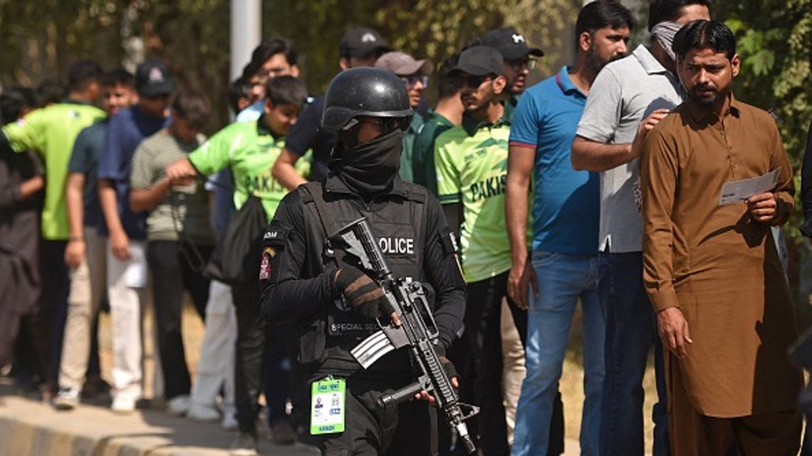 चैंपिंयस ट्रॉफी 2025 के चक्कर में 100 से ज्यादा पाकिस्तानी पुलिसकर्मी ने गंवाई अपनी नौकरी, जानें हैरान कर देने वाला मामला चैंपिंयस ट्रॉफी 2025 के चक्कर में 100 से ज्यादा पाकिस्तानी पुलिसकर्मी ने गंवाई अपनी नौकरी, जानें हैरान कर देने वाला मामला