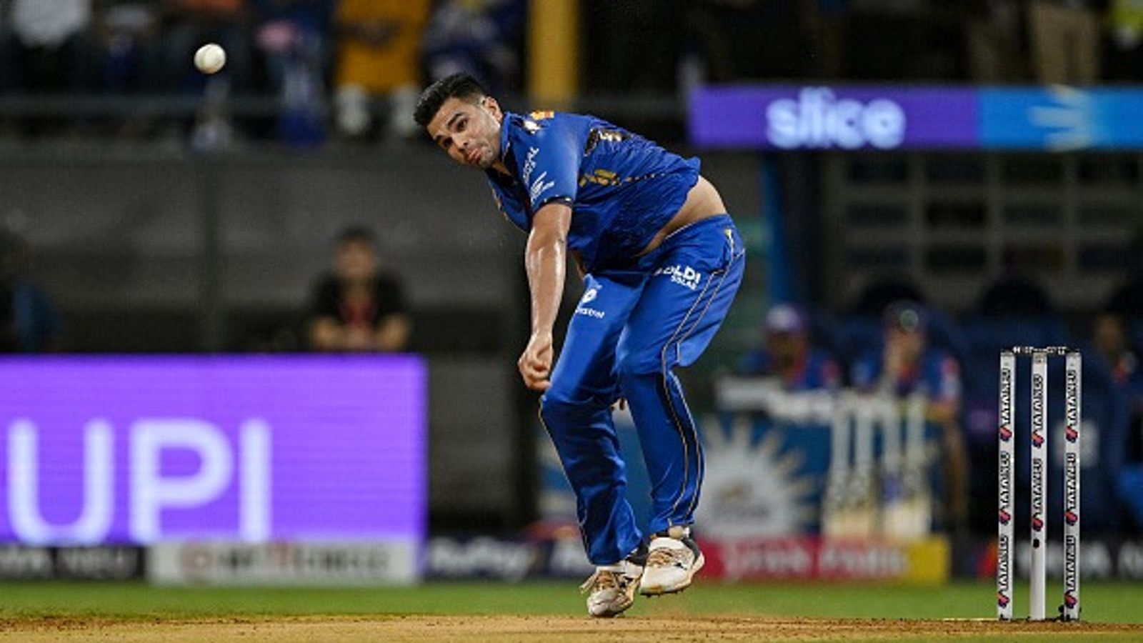 IPL 2025 से पहले अर्जुन तेंदुलकर ने बल्लेबाजों पर बरपाया कहर, आग बरसाती बॉलिंग से दो मैचों में मचा दी धूम IPL 2025 से पहले अर्जुन तेंदुलकर ने बल्लेबाजों पर बरपाया कहर, आग बरसाती बॉलिंग से दो मैचों में मचा दी धूम