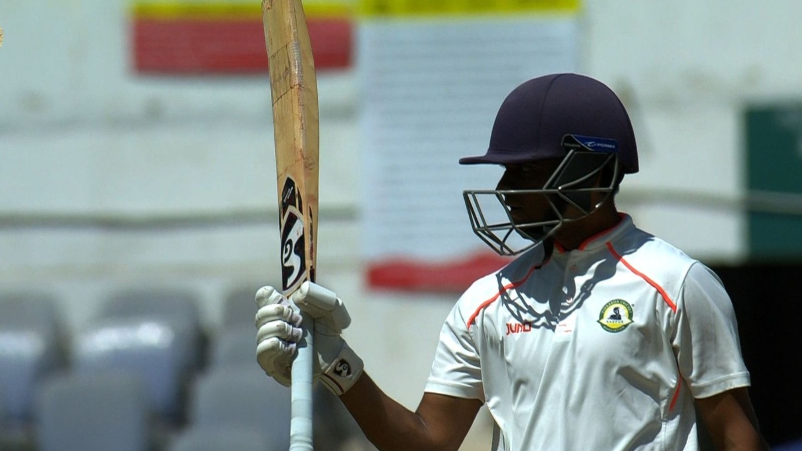 पिता ने खाई थी कसम, बेटा पैदा हुआ तो बनाऊंगा क्रिकेटर, लोगों से पैड्स और बैट मांगे उधार, जानें कौन हैं रणजी फाइनल में शतक ठोकने वाले दानिश मालेवर पिता ने खाई थी कसम, बेटा पैदा हुआ तो बनाऊंगा क्रिकेटर, लोगों से पैड्स और बैट मांगे उधार, जानें कौन हैं रणजी फाइनल में शतक ठोकने वाले दानिश मालेवर