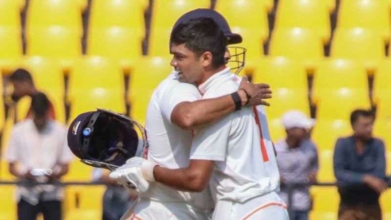 Ranji Trophy Final:  मालेवर शतक ठोकने के बाद भी हुए उदास, करुण नायर को कराया रनआउट, विदर्भ ने 4 विकेट गंवा पहले दिन बनाए 254 रन