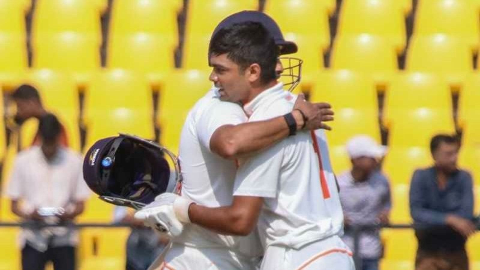 Ranji Trophy Final:  मालेवर शतक ठोकने के बाद भी हुए उदास, करुण नायर को कराया रनआउट, विदर्भ ने 4 विकेट गंवा पहले दिन बनाए 254 रन Ranji Trophy Final:  मालेवर शतक ठोकने के बाद भी हुए उदास, करुण नायर को कराया रनआउट, विदर्भ ने 4 विकेट गंवा पहले दिन बनाए 254 रन
