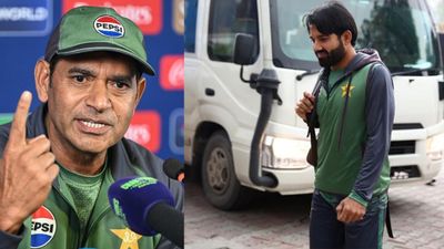 पाकिस्तान टीम में दरार! रिजवान और कोच आकिब जावेद के बीच क्या 'आंतरिक कलह' से बाहर हुई टीम? रिपोर्ट से सामने आई अंदर की बात  आकिब जावेद और रिजवान