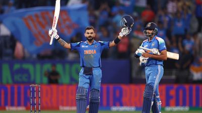 केएल राहुल ने प्रेस कांफ्रेंस में विराट कोहली की तारीफ में दिल खोलकर रख दिया, कहा- हम सभी उसकी... Virat Kohli of India walks off after scoring a century after the ICC Champions Trophy 2025 match