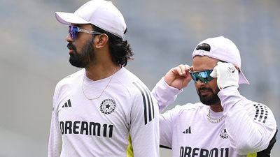 'ऋषभ पंत का ना खेलना...', चैंपियंस ट्रॉफी में पंत vs केएल राहुल के सेलेक्शन सिरदर्द पर भारतीय कोच का बड़ा बयान SportsTak Hindi