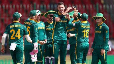 साउथ अफ्रीका पर टूटा मुसीबतों का पहाड़, उनका दूसरा कप्तान भी इंग्लैंड सामने मैदान से गया बाहर, जानें क्या है ये बड़ी आफत ? south africa team