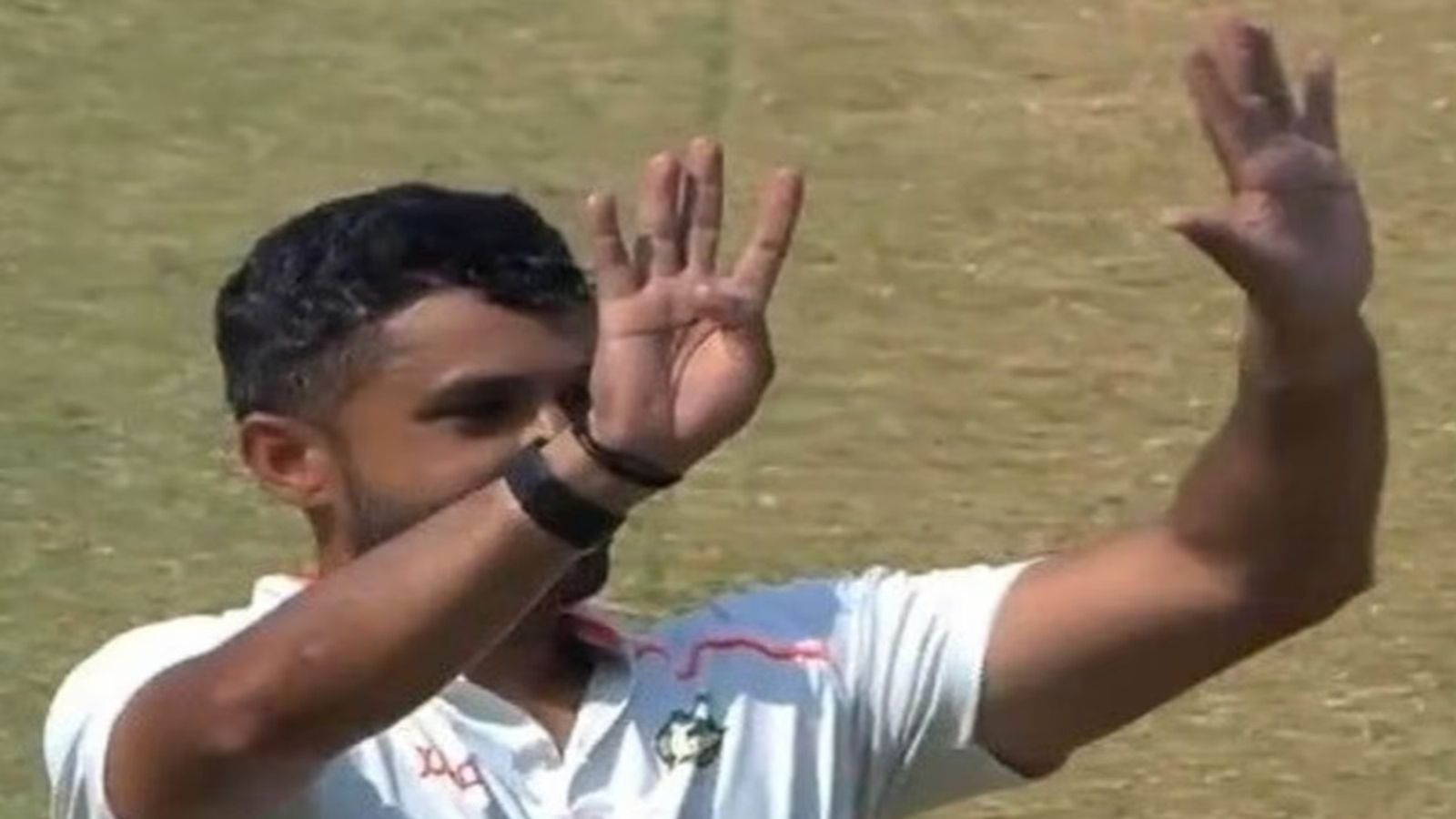 करुण नायर ने शतक जड़ने के बाद हाथों से क्यों किया 'नौ' का इशारा, क्या भारतीय सेलेक्टर अजीत अगरकर को दिया जवाब? कहा - आप जैसे चाहें वैसे... करुण नायर ने शतक जड़ने के बाद हाथों से क्यों किया 'नौ' का इशारा, क्या भारतीय सेलेक्टर अजीत अगरकर को दिया जवाब? कहा - आप जैसे चाहें वैसे...