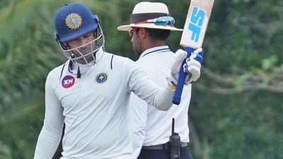 रणजी ट्रॉफी खिताब गंवाने के बाद केरल के कप्तान सचिन ने खुद को जमकर कोसा, 74 साल में पहली बार टीम को फाइनल में पहुंचाने के बावजूद कहा- मैं दोषी हूं, मुझे... SportsTak Hindi