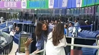 रोहित शर्मा के बच्चे के साथ खेलती नजर आईं अनुष्का शर्मा, विराट कोहली के भाई भी आए नजर, रितिका सजदेह का रिएक्शन वायरल SportsTak Hindi