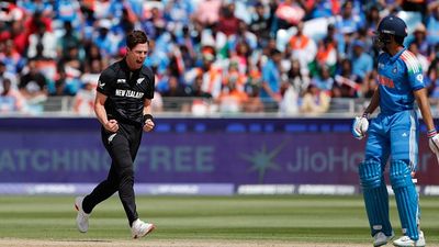 मैट हेनरी के कहर के आगे भारतीय टीम पस्त, रोहित की टीम के खिलाफ वो कर दिया जो आज तक कोई गेंदबाज नहीं कर पाया SportsTak Hindi