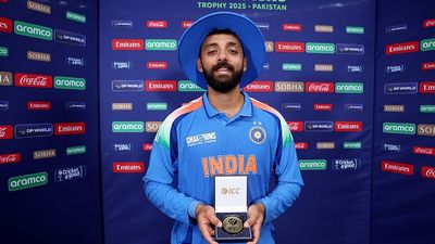 'तीन साल पहले इस मैदान पर जो कुछ भी हुआ, वो मेरे लिए ...',  चैंपियंस ट्रॉफी में अपने धमाकेदार डेब्यू के बाद इमोशनल हुए वरुण चक्रवर्ती SportsTak Hindi