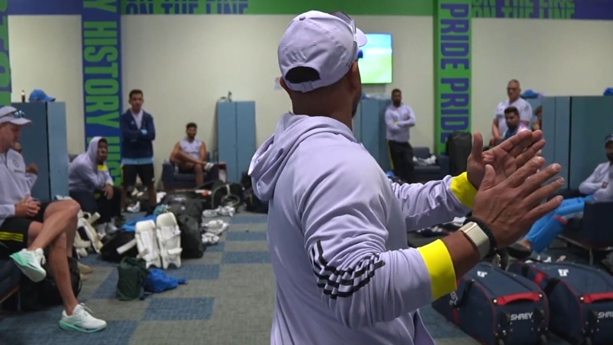 टीम इंडिया के ड्रेसिंग रूम में मेडल गायब होने से जमकर मचा हंगामा, काफी देर तक चली तलाशी, अंत में फिर विराट कोहली...VIDEO