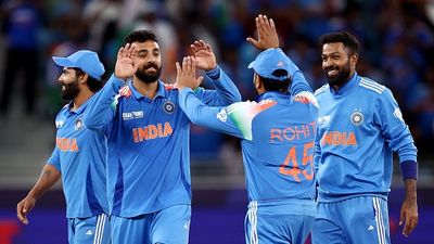 IND vs AUS: टीम इंडिया की प्लेइंग XI में वरुण चक्रवर्ती पर मिस्ट्री, ऑस्ट्रेलिया के खिलाफ चैंपियंस ट्रॉफी के सेमीफाइनल में इन 11 खिलाड़ियों के साथ उतर सकते हैं रोहित शर्मा SportsTak Hindi