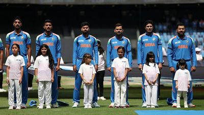 टीम इंडिया ऑस्ट्रेलिया के खिलाफ चैंपियंस ट्रॉफी के सेमीफाइनल में क्यों काली पट्टी बांध मैदान पर उतरी? जानें वजह SportsTak Hindi