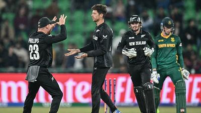 NZ vs SA: 16 साल बाद न्यूजीलैंड की चैंपियंस ट्रॉफी फाइनल में एंट्री तो साउथ अफ्रीका पर फिर लगा चोकर्स का दाग, अब 9 मार्च को भारत के खिलाफ महामुकाबला SportsTak Hindi
