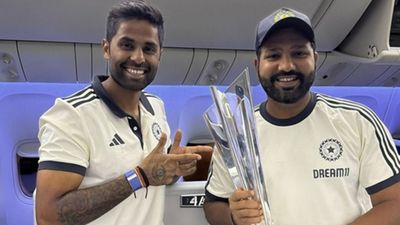 रोहित शर्मा की कप्तानी पर उंगली उठाने वालों को सूर्यकुमार यादव ने बोलने लायक नहीं छोड़ा, कहा- देश के लिए... SportsTak Hindi