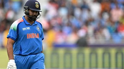 'आपको खुश नहीं होना चाहिए', चैंपियंस ट्रॉफी फाइनल से पहले सुनील गावस्कर का भारतीय कप्तान रोहित शर्मा को कड़ा संदेश SportsTak Hindi