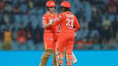 WPL : हरलीन के 70 रनों की धमाकेदार पारी से जीती गुजरात, दिल्ली कैपिटल्स को पांच विकेट से मिली हार Harleen Deol of Gujarat during the match