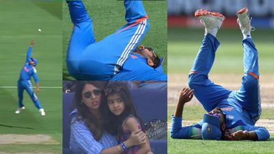 न्यूजीलैंड के खिलाफ फाइनल में रोहित शर्मा की पत्नी रितिका के चेहरे पर दिखा गहरा दर्द, बेटी समायरा की भी बढ़ी टेंशन, VIDEO में जानिए वजह rohit sharma drop catch fall in ground ind vs nz final