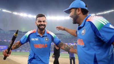 विराट कोहली ने चैंपियंस ट्रॉफी जीतने के बाद रिटायरमेंट और भविष्य पर दी बड़ी अपडेट, कहा- खेल छोड़कर जा.... Virat Kohli of India and teammate Rohit Sharma celebrate