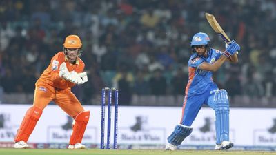 WPL 2025: हरमनप्रीत कौर ने ठोका अर्धशतक तो मैथ्यूज- अमेलिया ने मिलकर लिए 6 विकेट, मुंबई ने गुजरात को 9 रन से दी मात SportsTak Hindi