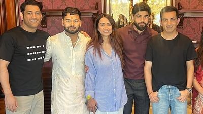 ऋषभ पंत की बहन की शादी में पहुंचे गौतम गंभीर, एमएस धोनी से भी की मुलाकात, फोटो हुई वायरल SportsTak Hindi