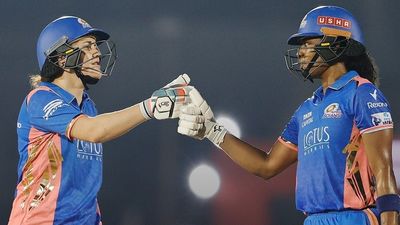 MI vs GG, WPL 2025: मुंबई इंडियंस ने दूसरी बार फाइनल में की एंट्री, गुजरात जायंट्स को 47 रन से दी मात, अब दिल्ली से होगा महामुकाबला SportsTak Hindi