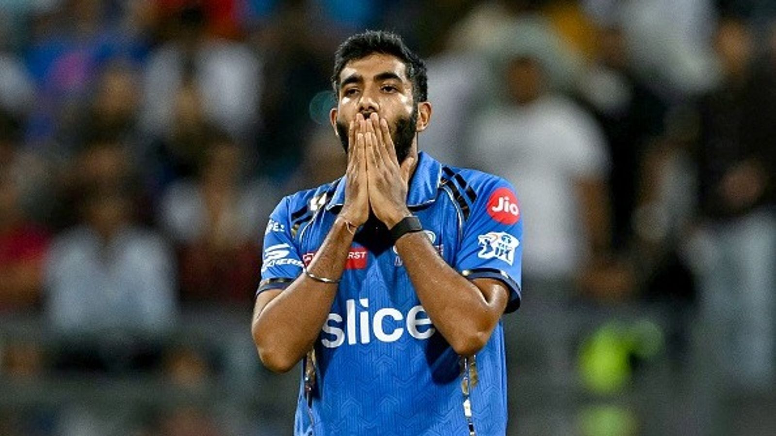 बड़ी खबर: IPL 2025 से ठीक पहले मुंबई इंडियंस को बड़ा झटका, जसप्रीत बुमराह इतने दिनों के लिए टूर्नामेंट से हो सकते हैं बाहर बड़ी खबर: IPL 2025 से ठीक पहले मुंबई इंडियंस को बड़ा झटका, जसप्रीत बुमराह इतने दिनों के लिए टूर्नामेंट से हो सकते हैं बाहर