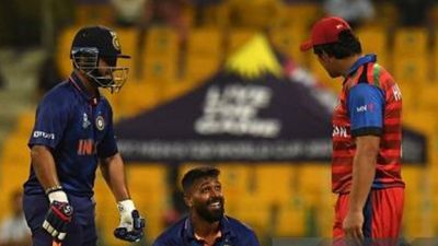 होली के दिन आई बेहद बुरी खबर, सदमे में क्रिकेट जगत, स्टार क्रिकेटर की दो साल की बेटी की मौत SportsTak Hindi