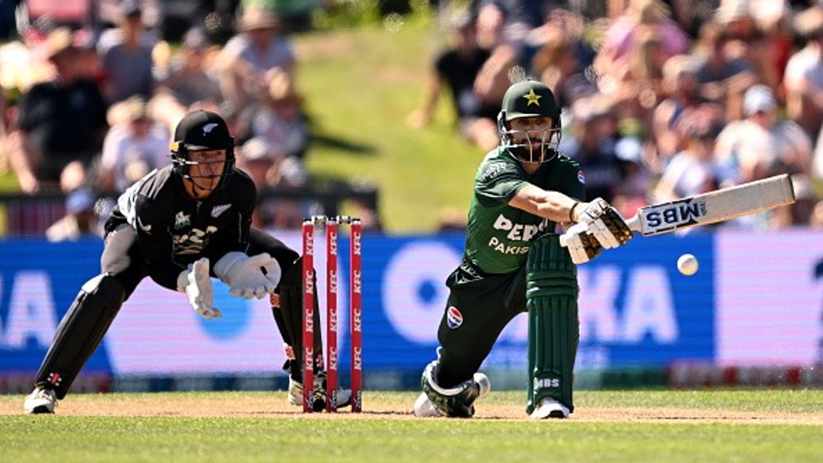 न्यूजीलैंड के आगे घुटने टेकने पर पाकिस्तान के कप्तान ने दी सफाई, बोले-हमारे पास तीन डेब्यू करने वाले खिलाड़ी थे और बाकी... न्यूजीलैंड के आगे घुटने टेकने पर पाकिस्तान के कप्तान ने दी सफाई, बोले-हमारे पास तीन डेब्यू करने वाले खिलाड़ी थे और बाकी...