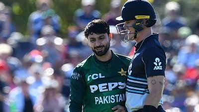 पाकिस्तान के खिलाफ धमाकेदार जीत से महज दो रन दूर थी न्यूजीलैंड टीम, तभी अंपायर के फैसले ने बल्लेबाज समेत पूरी दुनिया को चौंकाया, फिर... SportsTak Hindi