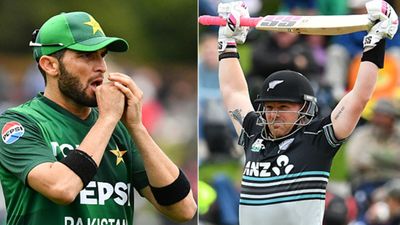 टिम सीफर्ट ने की शाहीन शाह अफरीदी की जमकर धुनाई, एक ओवर में उड़ाए चार छक्के, छह गेंदों में ठोके 26 रन, Video SportsTak Hindi