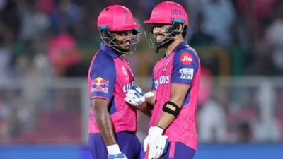 रियान पराग ने IPL 2025 से पहले तहलका मचाया, बिना आउट हुए 16 चौकों-10 आसमानी छक्कों से कूट दिए 144 रन, सैमसन-जायसवाल बने फैन, देखिए Video SportsTak Hindi