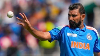 बड़ी खबर: IPL 2025 से हटेगा गेंद पर थूक न लगाने का नियम! बॉलर्स की होगी मौज, कप्तानों की मीटिंग में BCCI लेगा फैसला SportsTak Hindi