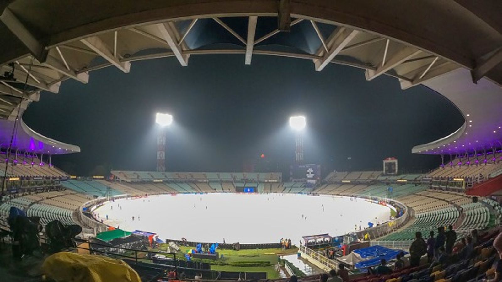 KKR vs RCB के बीच क्या 5-5 ओवर का होगा मैच, अगर बारिश से रद्द हुआ मुकाबला तो क्या होगा? जानें सब कुछ KKR vs RCB के बीच क्या 5-5 ओवर का होगा मैच, अगर बारिश से रद्द हुआ मुकाबला तो क्या होगा? जानें सब कुछ