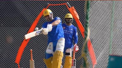 धोनी होटल के कमरे से क्यों नहीं निकलते हैं बाहर ? CSK के खिलाड़ी ने खोला बड़ा राज, कहा - उनके रूम में हमेशा... Mahendra Singh Dhoni during IPL practice