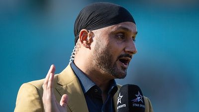 IPL में भारत-पाकिस्तान जैसी किन दो टीमों के बीच होती है जंग, हरभजन सिंह ने धोनी की CSK का नाम लेकर दिया विस्फोटक जवाब India' spin legend Harbhajan Singh in frame