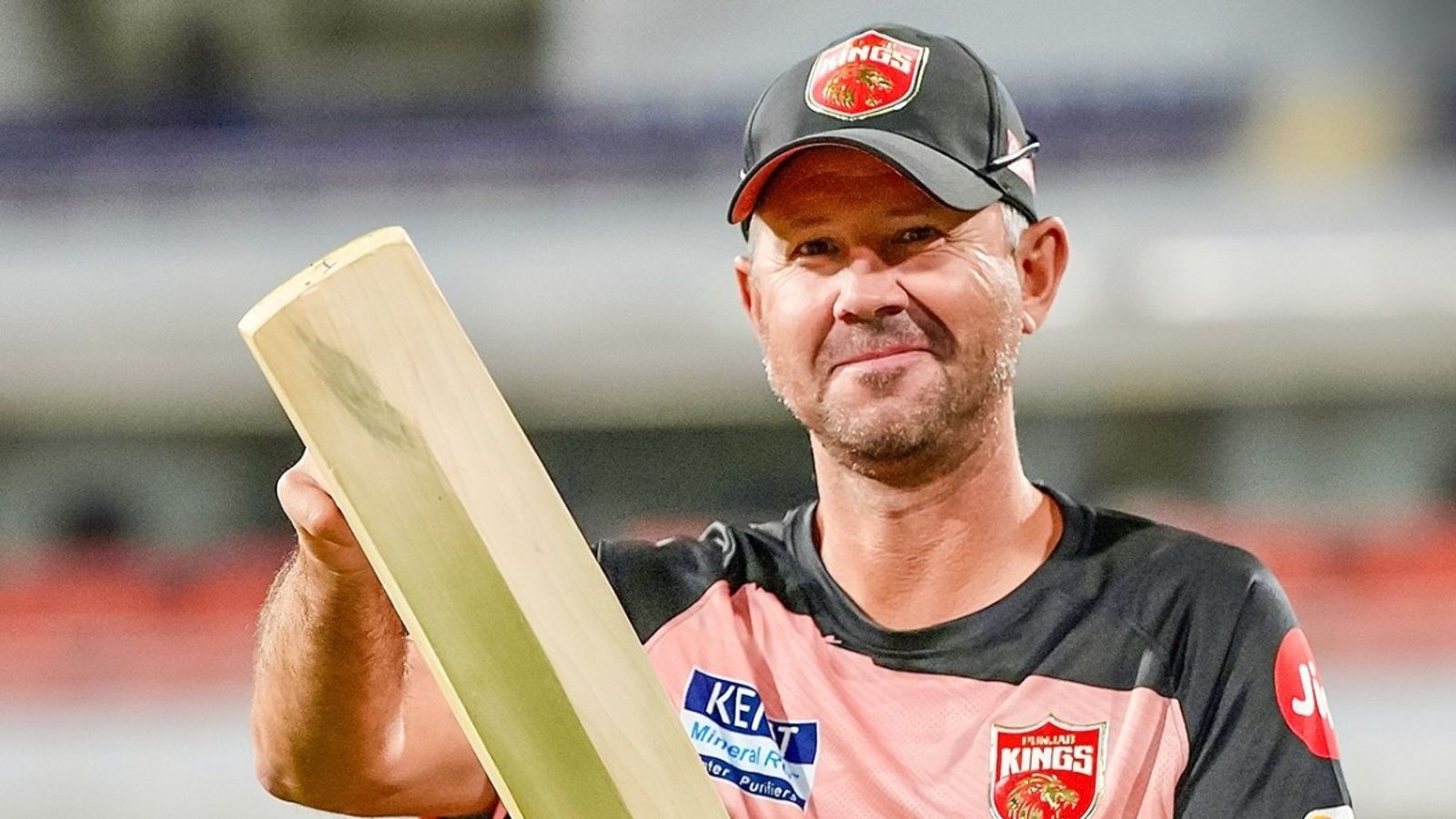 पंजाब किंग्स के लिए IPL में कौन बनेगा भविष्य का सितारा? रिकी पोंटिंग ने एक ओवर में 6 छक्के लगाने वाले युवा बल्लेबाज का लिया नाम पंजाब किंग्स के लिए IPL में कौन बनेगा भविष्य का सितारा? रिकी पोंटिंग ने एक ओवर में 6 छक्के लगाने वाले युवा बल्लेबाज का लिया नाम