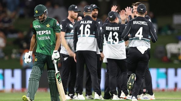 NZ vs PAK: न्‍यूजीलैंड के 220 रन के जवाब में 105 रन पर ढेर पाकिस्‍तान, चौथे टी20 मैच में 115 रन से मिली हार, सीरीज भी गंवाई
