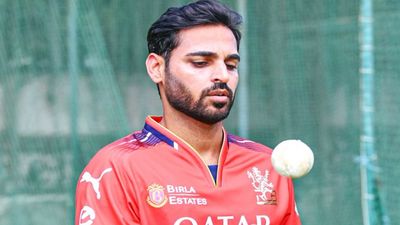 चेन्नई सुपर किंग्स के खिलाफ मैच से पहले RCB ने भुवनेश्वर कुमार की फिटनेस पर दी बड़ी अपडेट, कहा- वह पहले से भी ज्यादा... SportsTak Hindi