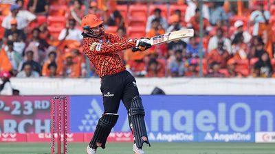 IPL 2025: आईपीएल के इतिहास में इस दिन पहली बार बनेगा 300 का स्कोर! तूफानी गेंदबाज की भविष्यवाणी SportsTak Hindi