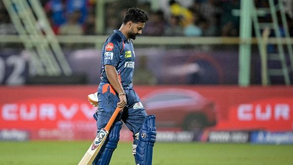 LSG के लिए ऋषभ पंत पहले ही मैच में बिना खाता खोले हुए आउट, फैंस ने किया बुरी तरह ट्रोल, गावस्कर की दिलाई याद