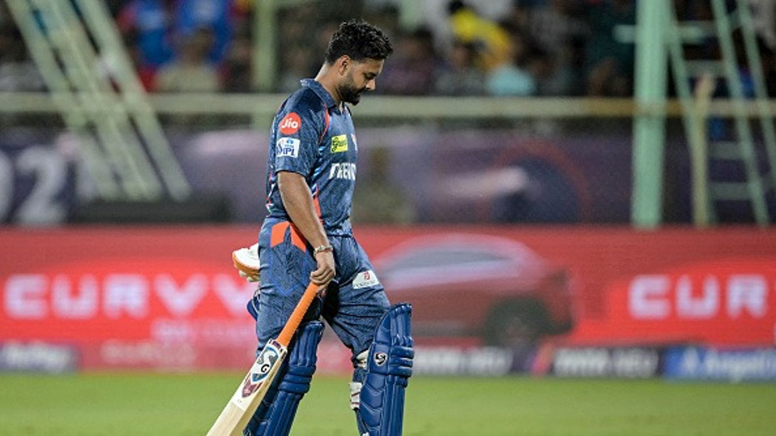 LSG के लिए ऋषभ पंत पहले ही मैच में बिना खाता खोले हुए आउट, फैंस ने किया बुरी तरह ट्रोल, गावस्कर की दिलाई याद LSG के लिए ऋषभ पंत पहले ही मैच में बिना खाता खोले हुए आउट, फैंस ने किया बुरी तरह ट्रोल, गावस्कर की दिलाई याद