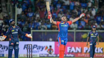 DC vs LSG: आशुतोष शर्मा के चमत्कार से दिल्ली कैपिटल्स ने जीती हारी हुई बाजी, 65 पर आधी टीम गंवाकर भी लखनऊ सुपर जायंट्स को 1 विकेट से हराया SportsTak Hindi