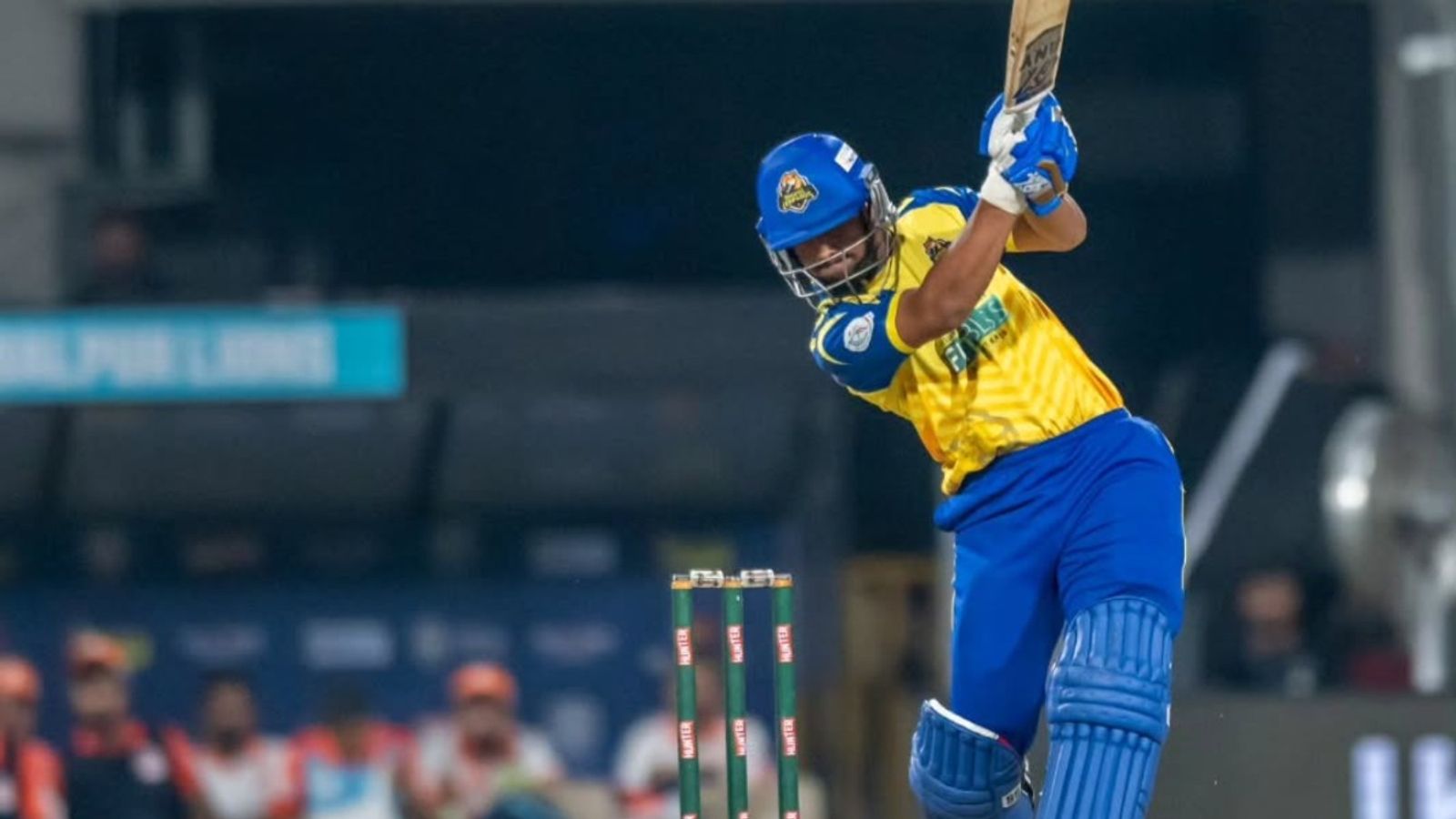IPL 2025: आईपीएल में सिर्फ छक्के उड़ाता है यह भारतीय बल्लेबाज, 32 गेंद में शतक बना रखा है रिकॉर्ड, 30 लाख रुपये की लगी थी बोली IPL 2025: आईपीएल में सिर्फ छक्के उड़ाता है यह भारतीय बल्लेबाज, 32 गेंद में शतक बना रखा है रिकॉर्ड, 30 लाख रुपये की लगी थी बोली