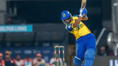 IPL 2025: आईपीएल में सिर्फ छक्के उड़ाता है यह भारतीय बल्लेबाज, 32 गेंद में शतक बना रखा है रिकॉर्ड, 30 लाख रुपये की लगी थी बोली SportsTak Hindi