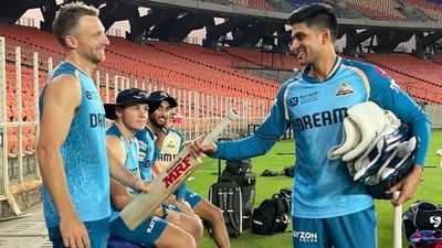 IPL में रनों की सुनामी ने बढ़ाई गुजरात टाइटंस के कोच की चिंता, मुंबई मैच से पहले बोले- जब हम खेलते थे तब तो... SportsTak Hindi