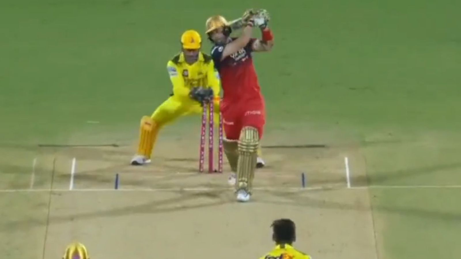 43 साल की उम्र में भी धोनी से तेज कोई नहीं, चीते जैसी रफ़्तार से स्टम्पिंग करके RCB को दिया झटका, खड़े होकर देखते रह गए कोहली, VIDEO वायरल 43 साल की उम्र में भी धोनी से तेज कोई नहीं, चीते जैसी रफ़्तार से स्टम्पिंग करके RCB को दिया झटका, खड़े होकर देखते रह गए कोहली, VIDEO वायरल