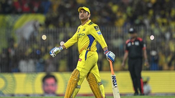 चेन्नई के कोच के पास हिम्मत नहीं कि वो धोनी को....मनोज तिवारी ने RCB से हार के बाद मैनेजमेंट और पूर्व कप्तान पर साधा निशाना